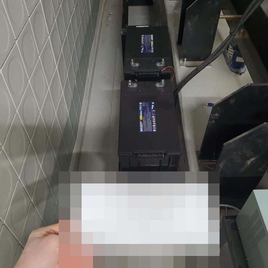 하남 미사강변 아파트 전기실 비상발전기 시동 불량 – 시동용 배터리 교체로 해결 현장 사진 3