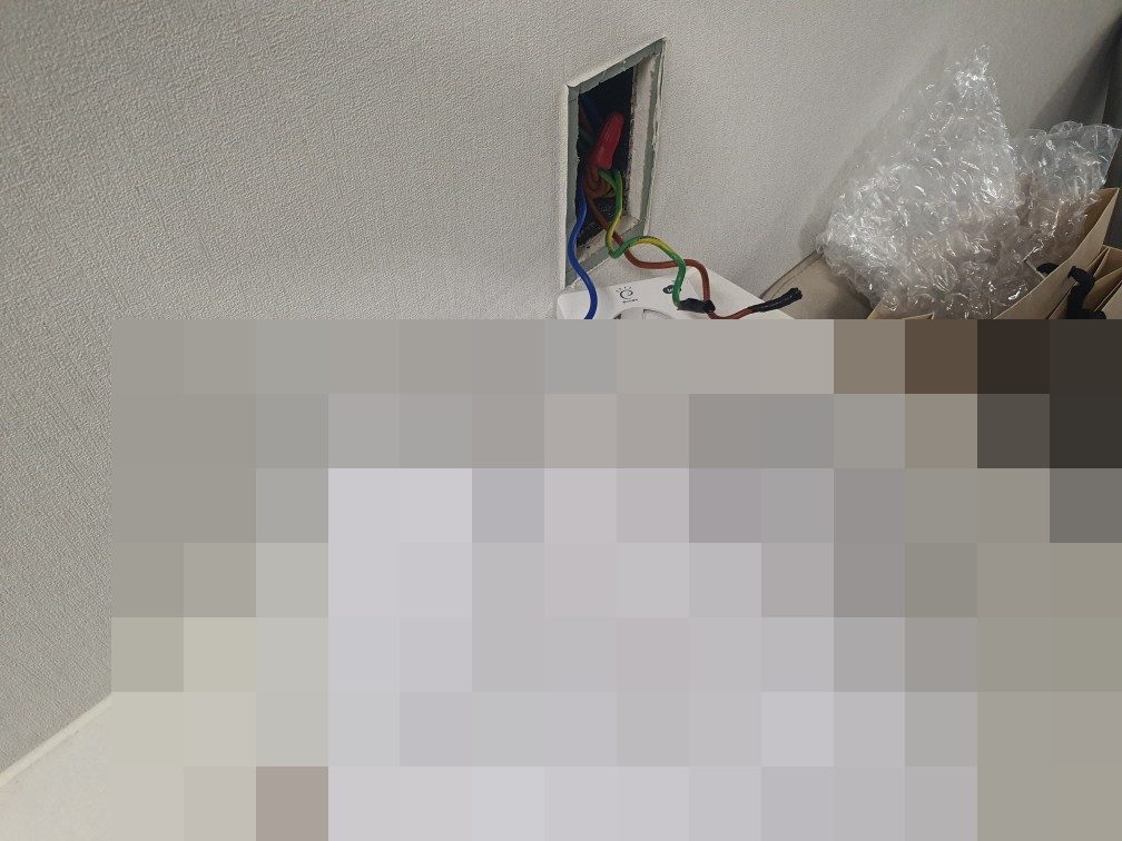 양주 옥정동 옥정지구 아파트 주방 아일랜드 식탁 콘센트 누전·탄 자국 – 콘센트 교체 현장 사진 3