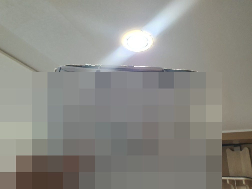 양주 옥정동 옥정지구 아파트 윗집 누수 후 주방 식탁등 부식 – 도배 일정 맞춘 등기구 교체 현장 사진 4