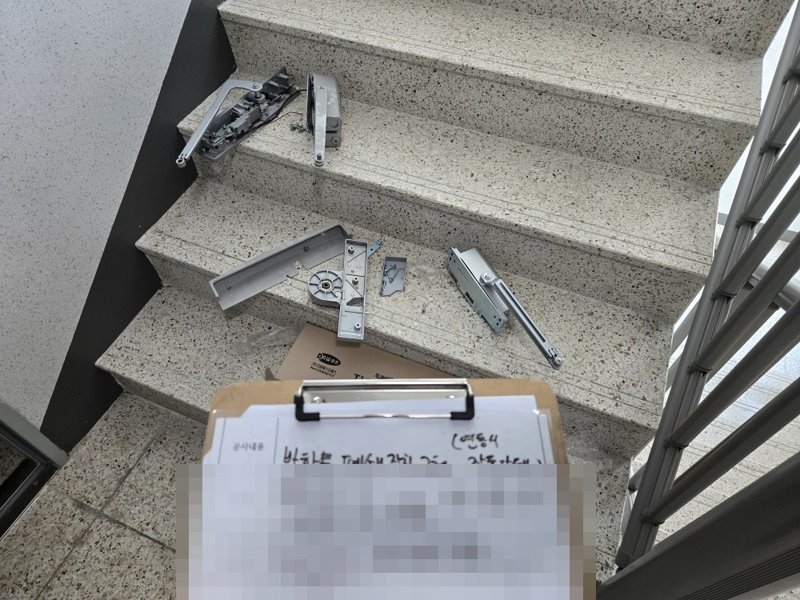 양주 옥정 공공임대 아파트 아파트 계단실 방화문 자동폐쇄장치 교체 (화재 연동 불량) 현장 사진 3